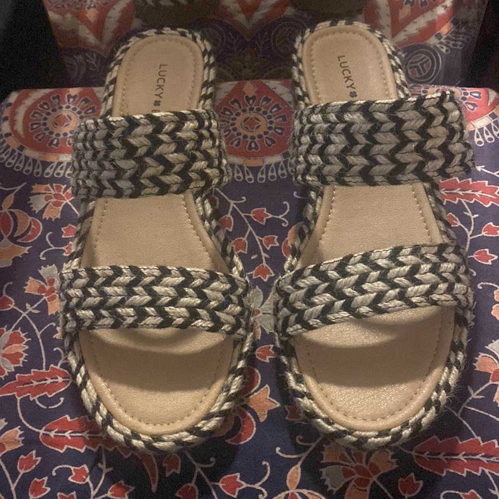 Lucky Brand Chevron Sandels